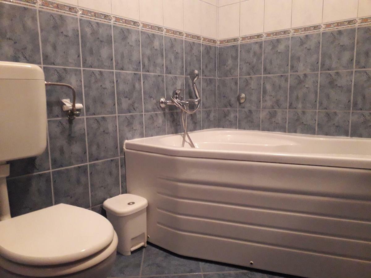 Apartmani Mara I Kata Omiš Exterior foto