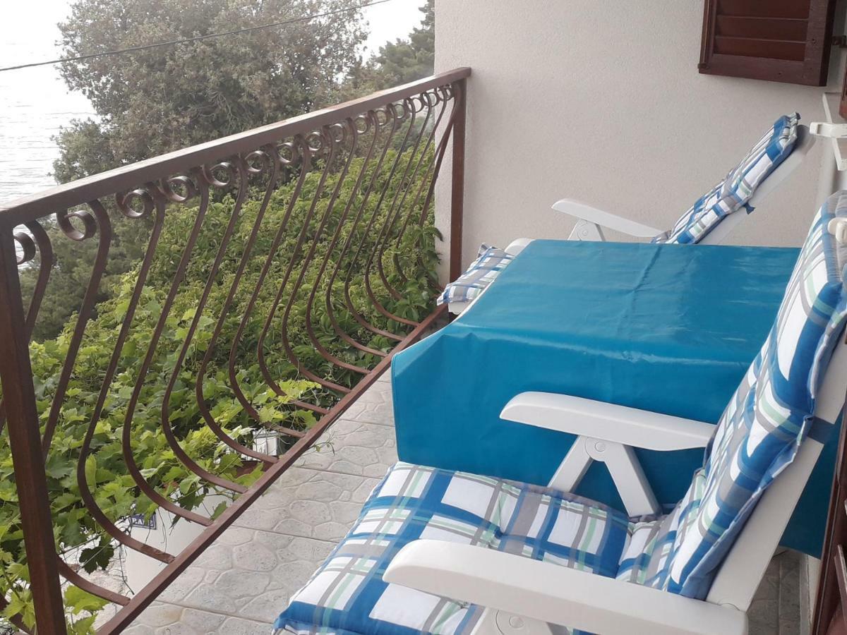 Apartmani Mara I Kata Omiš Exterior foto