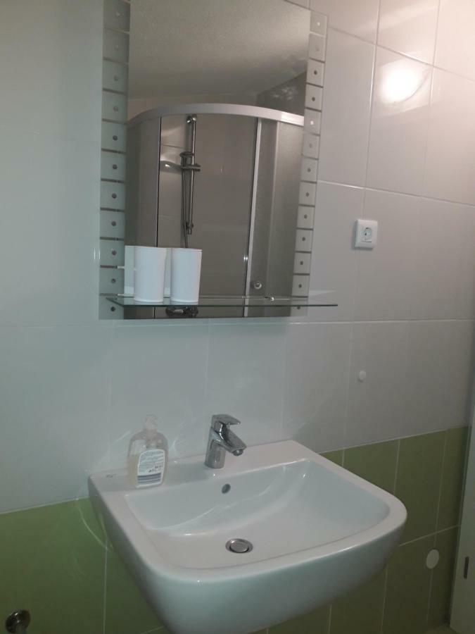 Apartmani Mara I Kata Omiš Exterior foto