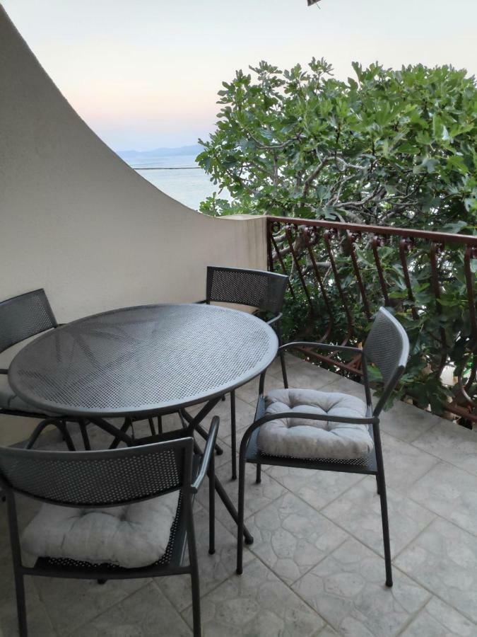 Apartmani Mara I Kata Omiš Exterior foto